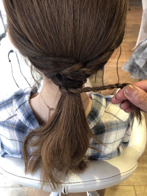 毛量多めさん向け 簡単にできてスッキリ見える ゴムで縛るだけポニーテールヘアアレンジ ローリエプレス