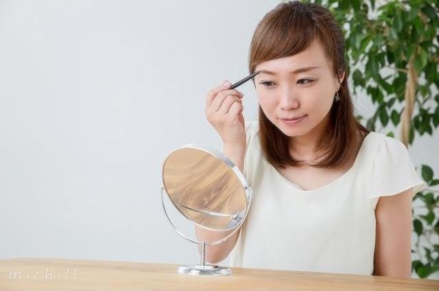 デートで優先すべきは男ウケ 彼をドキッとさせちゃうモテる色っぽ恋メイクの作り方 ローリエプレス