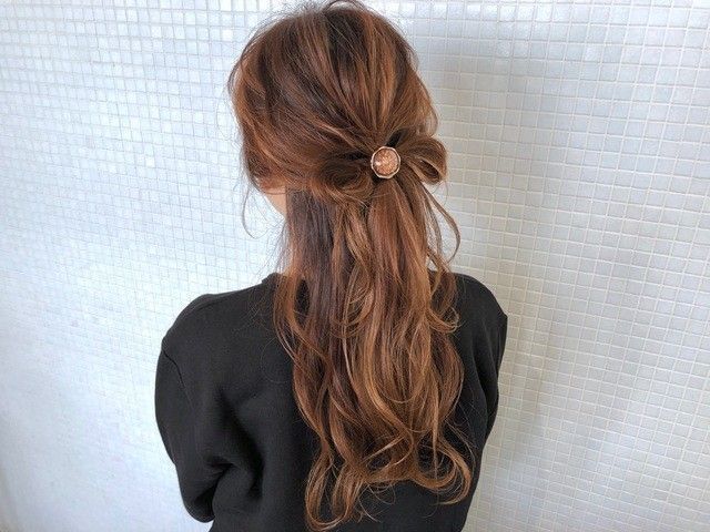 19クリスマスのヘアアレンジはとことん可愛く 超簡単リボンハーフアップ ローリエプレス