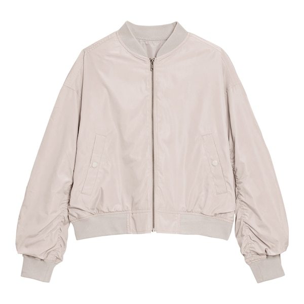 ゆるっと羽織るのが可愛い 大人のこなれ見えコーデにはguブルゾンがハマる ローリエプレス