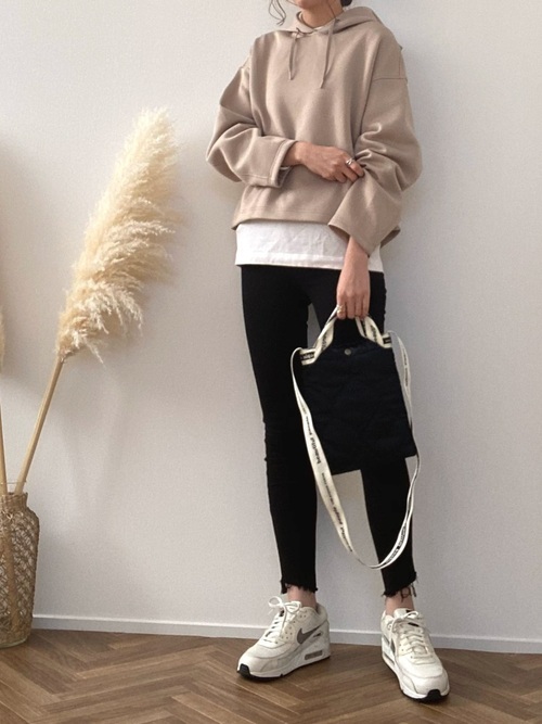 マネするだけで即おしゃれ ユニクロの大人気 ベージュパーカー で垢抜ける 着回し5days ローリエプレス