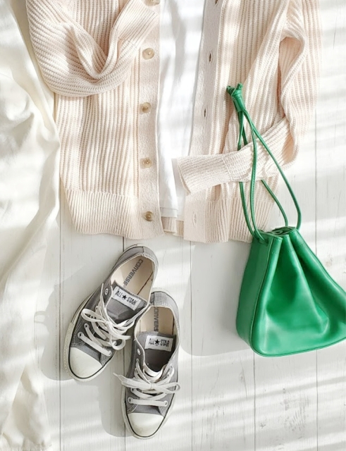 早くも売り切れ続出中 大人気ユニクロユーメンズ カーディガン 気温別おすすめコーデ ローリエプレス