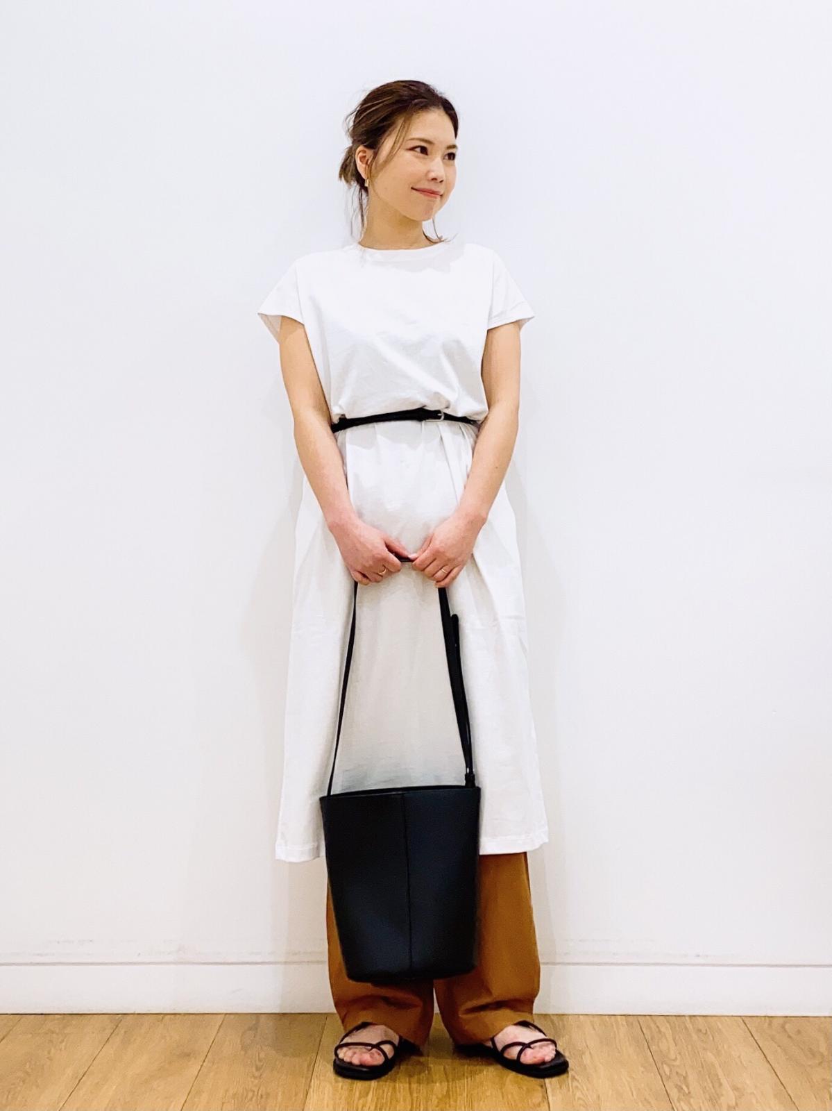 教えてユニクロ店員さん 今年はワンピースどう着ればいい 即垢抜ける 正解コーデ ローリエプレス