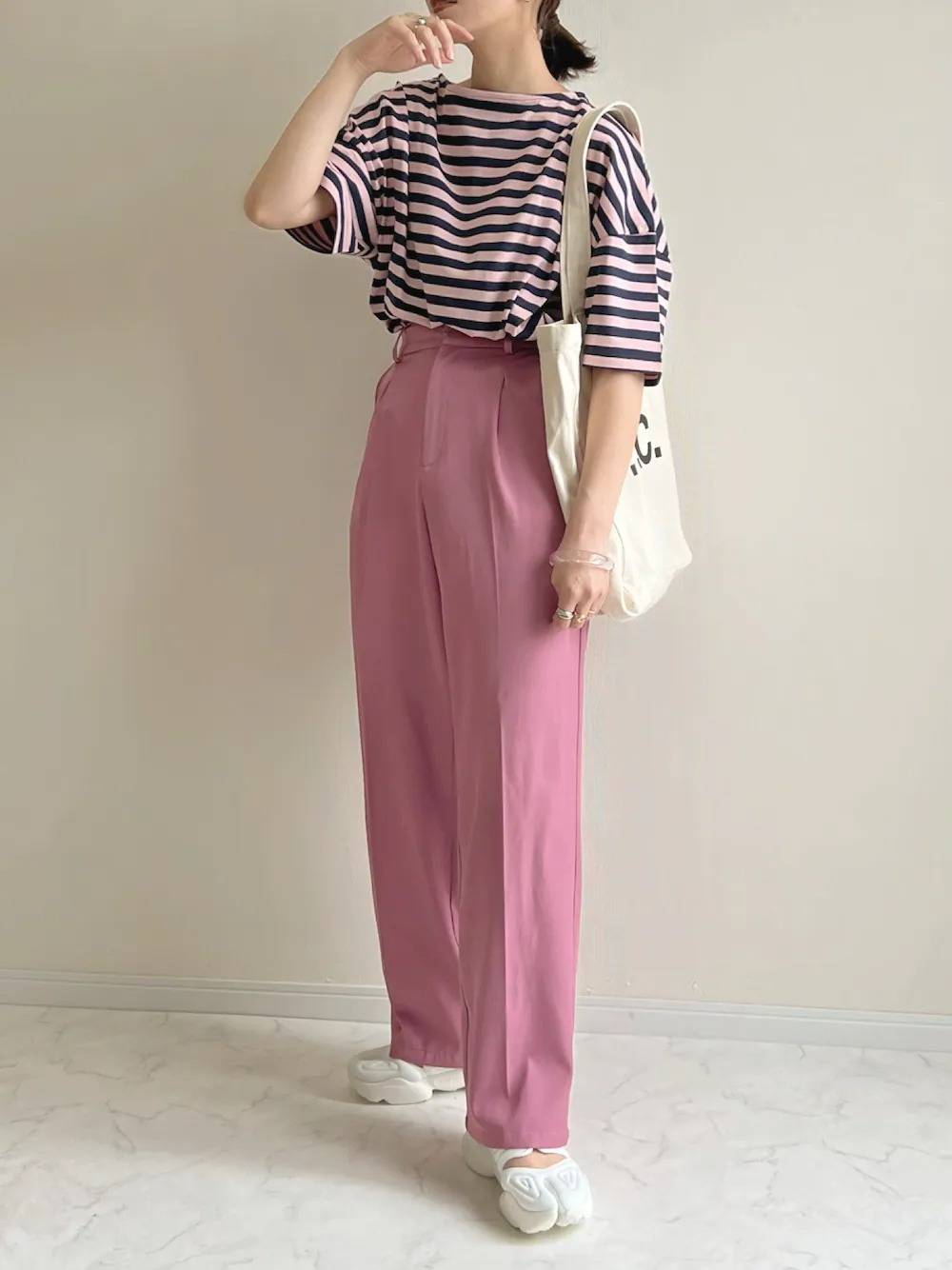 大人女子の ピンク はこう着て垢抜ける おしゃれな人のコーディネート術 ローリエプレス 大人女子の ピンク はこう着て垢抜ける おしゃれな人のコーディネート術 ローリエプレス