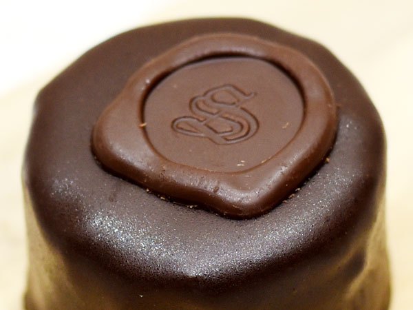 セブンのウィーン発祥チョコケーキ ザッハトルテ は意外なことに甘さ控えめ 17年11月24日 エキサイトニュース