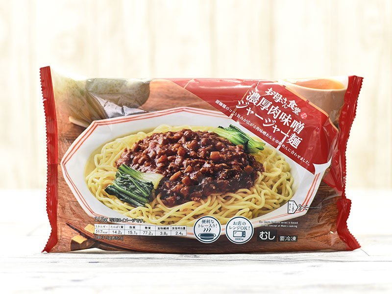 ファミマの冷凍食品 濃厚肉味噌ジャージャー麺 のおすすめ度は 気になる味や量をチェック 19年11月14日 エキサイトニュース