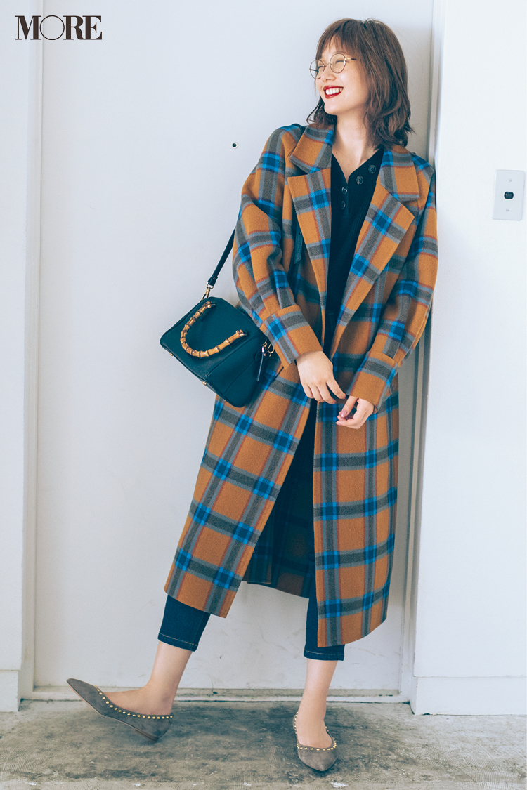 今日のコーデ 鮮やかなチェック柄コートの日はとことんシンプルなデニムカジュアルがいい 本田翼 ローリエプレス