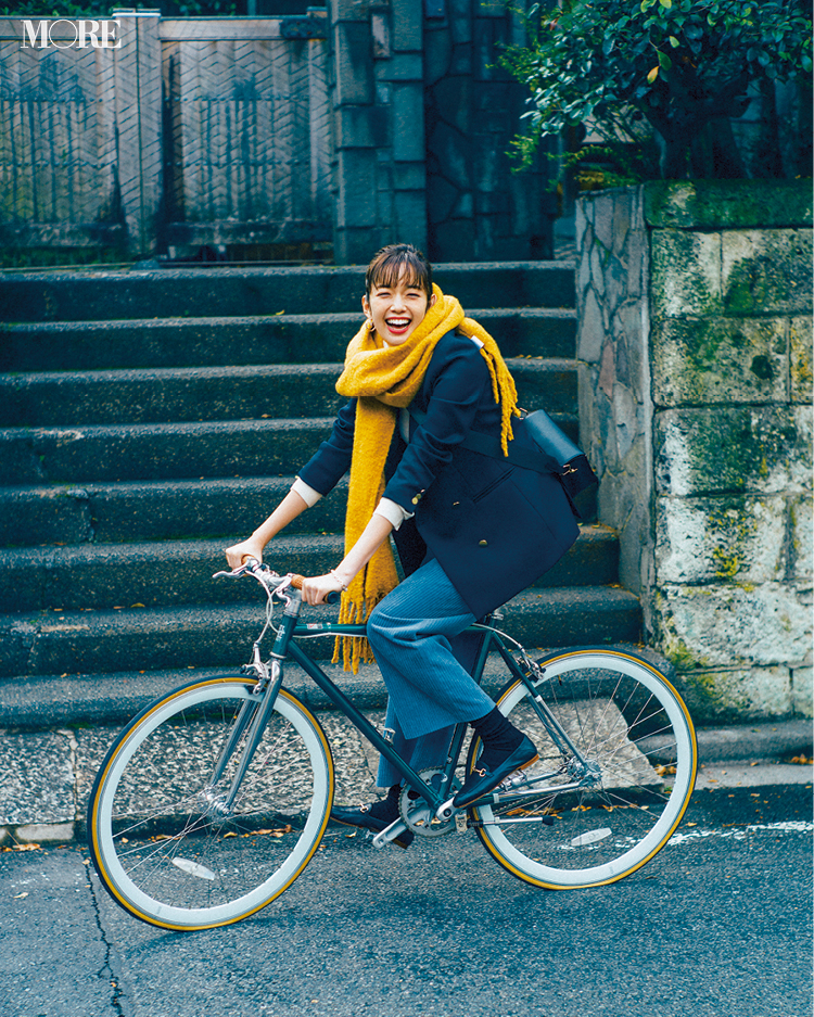 風はまだ冷たいけど ストール巻いて自転車通勤 佐藤栞里主演 冬から春へ 手持ち服９着から始める着回し 17日目 ローリエプレス