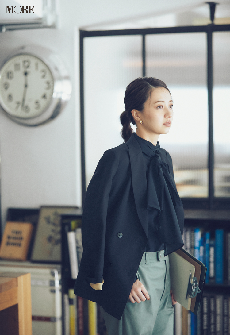 シャツはnotコンサバ 目指すは エモい着こなし 春のお仕事シャツに必要な3つのルール ローリエプレス