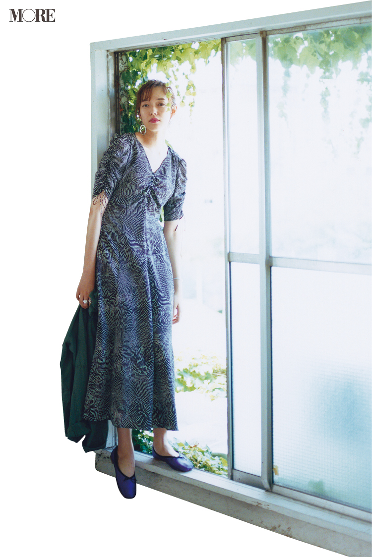 ワンピース ぺたんこ靴で完成 フレンチシックな休日コーデは可愛くあか抜けて ローリエプレス