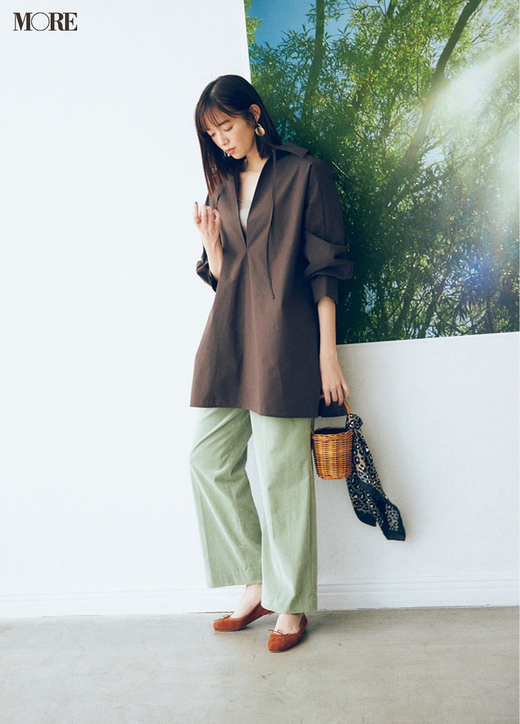 さわやかだけどちゃんと秋っぽい ミントグリーンのパンツ ブラウントップスの好相性配色コーデ ローリエプレス さわやかだけどちゃんと秋っぽい ミントグリーンのパンツ ブラウントップスの好相性配色コーデ ローリエプレス