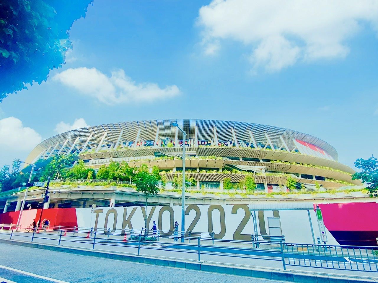 ブルーインパルス 見えた 大感動 東京上空に5色のカラースモーク 五輪マークも ローリエプレス