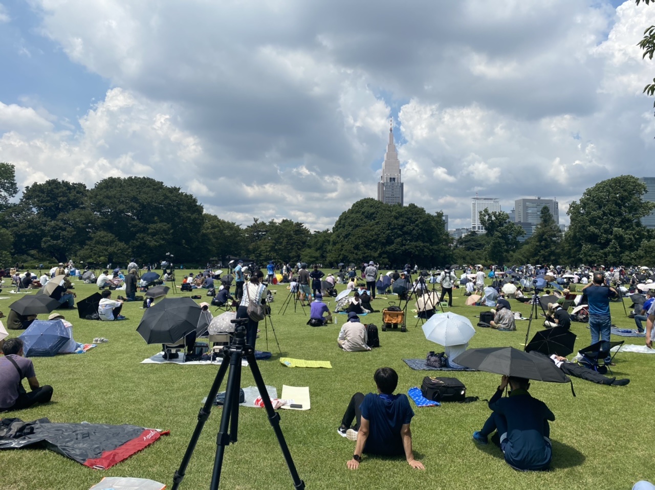 ブルーインパルス 見えた 大感動 東京上空に5色のカラースモーク 五輪マークも ローリエプレス