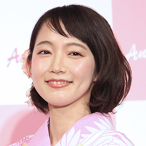 吉岡里帆 巨乳解禁 のセクシー谷間に大興奮 グラビアに戻って 19年12月25日 エキサイトニュース