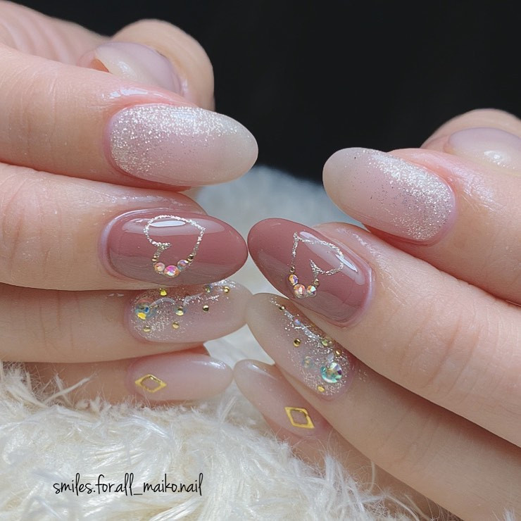 ネイルに ハート柄 を仕込む オフィスokの大人可愛いハートネイル5選 ローリエプレス