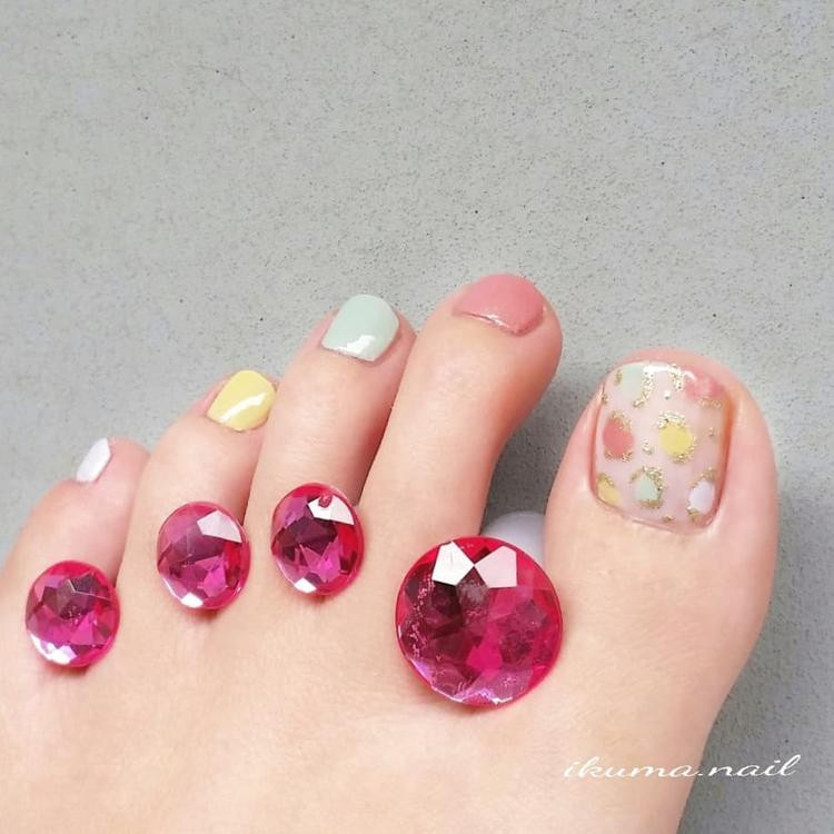 そろそろ足元も気を抜けない 19春夏最新フットネイルデザイン10選 ローリエプレス