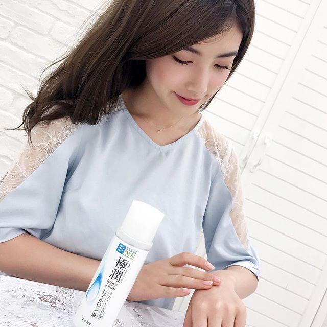 人気な女子には理由あり 肌が綺麗な人はなぜモテる ローリエプレス