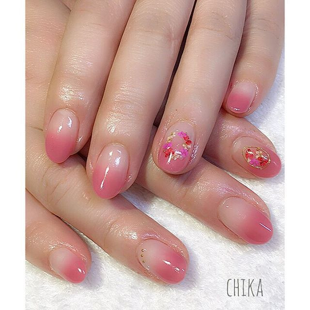 指先に春をのせてみて 押し花ネイルから春を感じよう ローリエプレス