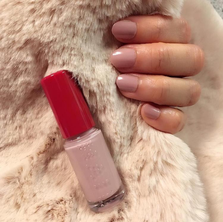 速乾ネイル でイライラとはおさらば セルフ派さんにおすすめのネイルポリッシュ6選 ローリエプレス 速乾ネイル でイライラとはおさらば セルフ派さんにおすすめのネイルポリッシュ6選 ローリエプレス