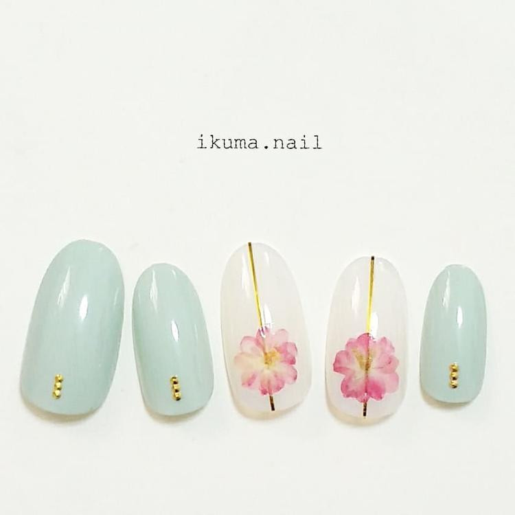 夏もオススメのくすみカラー くすみパステル を使ったサマーネイル ローリエプレス