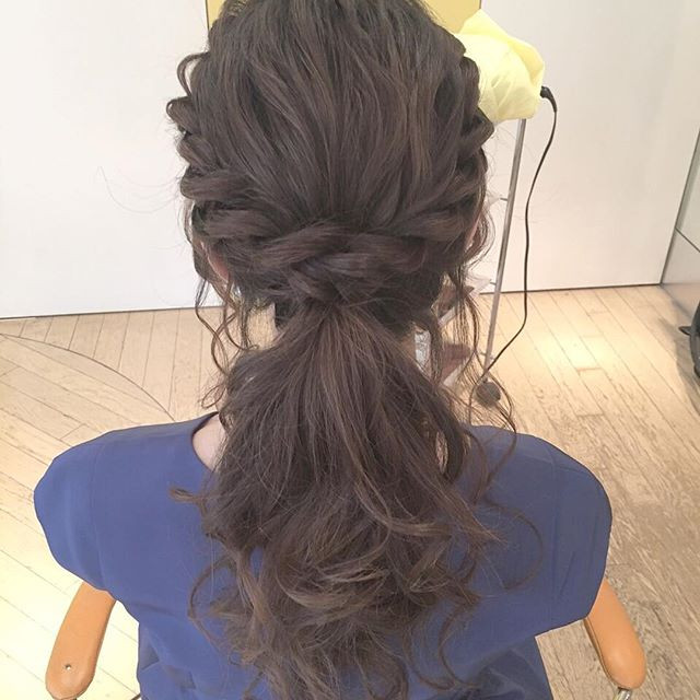 アレンジ次第でポニテをもっとかわいく ひと手間加えてもっとおしゃれに ローリエプレス