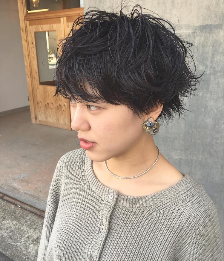 ニュアンスパーマで抜け感を演出 ナチュラルかわいいヘアスタイルまとめ ローリエプレス