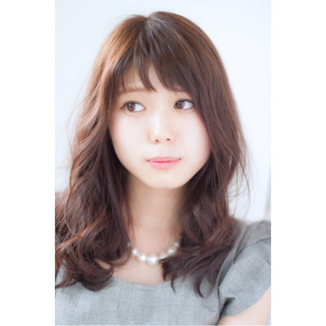 丸顔さんにおすすめ スッキリ小顔に見せるメイク方法って ローリエプレス