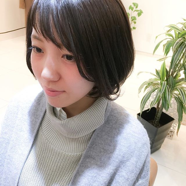 実は取り入れやすい アシメバング 大人可愛くなれるヘアスタイル特集 ローリエプレス