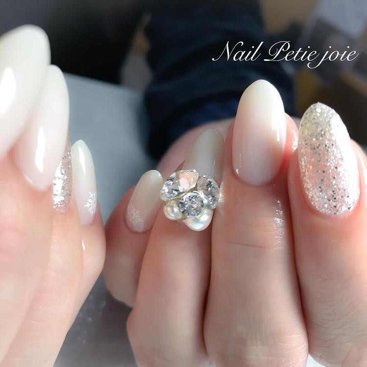 夏の手元を明るくするホワイトネイルがモテ確実で 手元もキレイに見える ローリエプレス