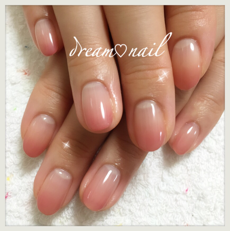 秋グラデーションは自爪を活かす シンプルカラーで魅せるグラデーションネイル6選 ローリエプレス