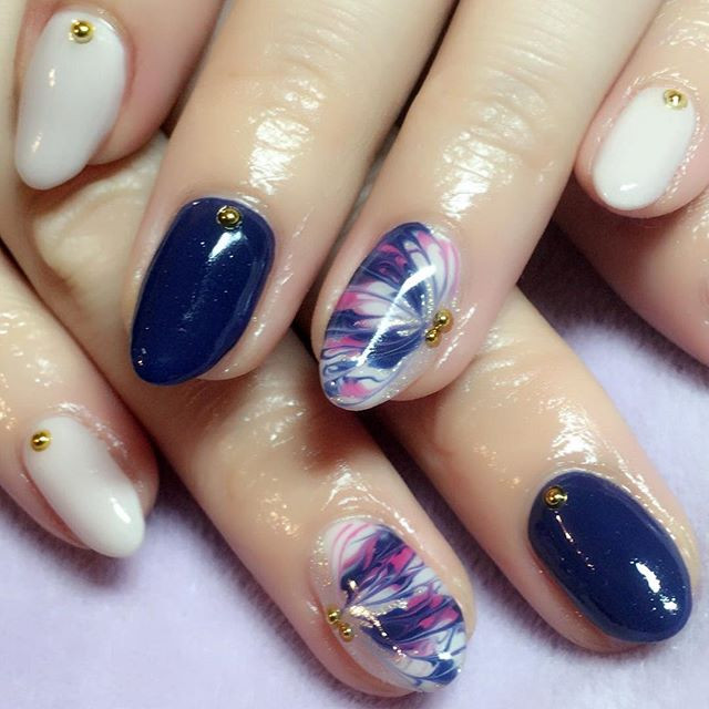 ピーコックネイルで上品な指先に 脱マンネリするおしゃ見えデザイン8選 ローリエプレス