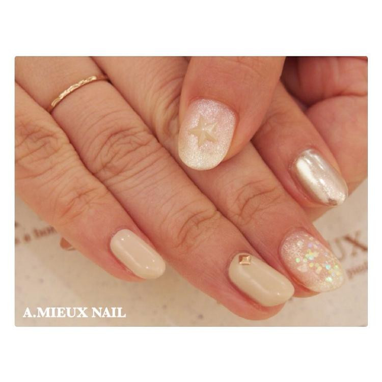 冬はホログラムネイルで幻想的に さり気なさが可愛い大人っぽデザイン8選 ローリエプレス