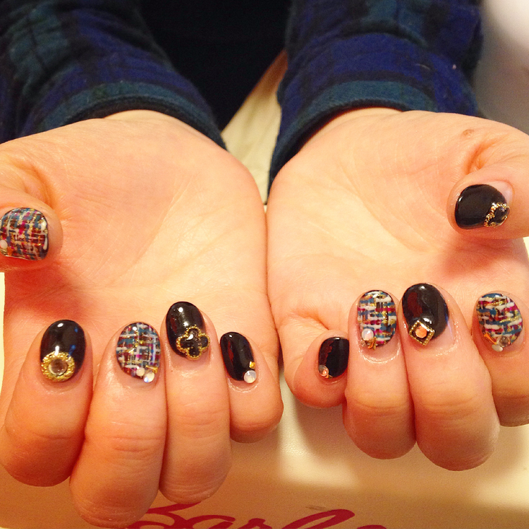 ツイードネイルにアレンジをちょい足し 冬の垢抜け変形フレンチネイル8選 ローリエプレス