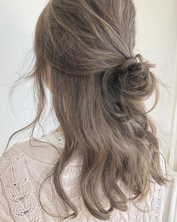 ハーフアップで可愛らしさを演出 この冬も女の子らしさを忘れないハーフアップ6選 ローリエプレス