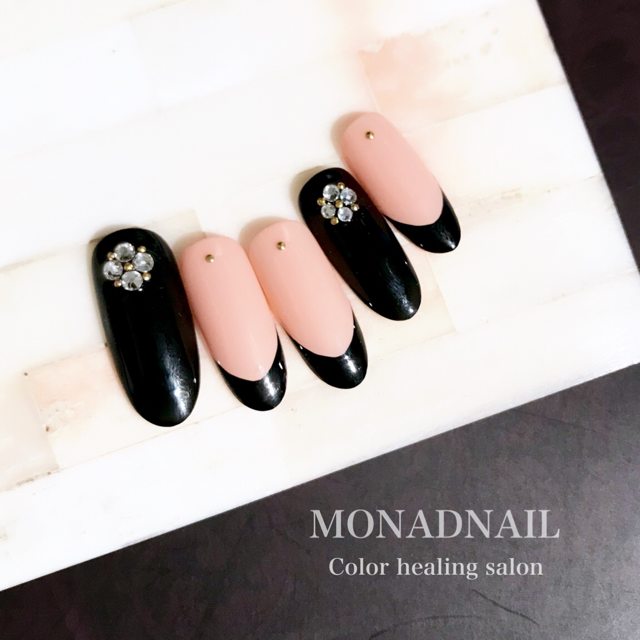 カラーを楽しむバイカラーネイル特集 冬におすすめの組み合わせは ローリエプレス