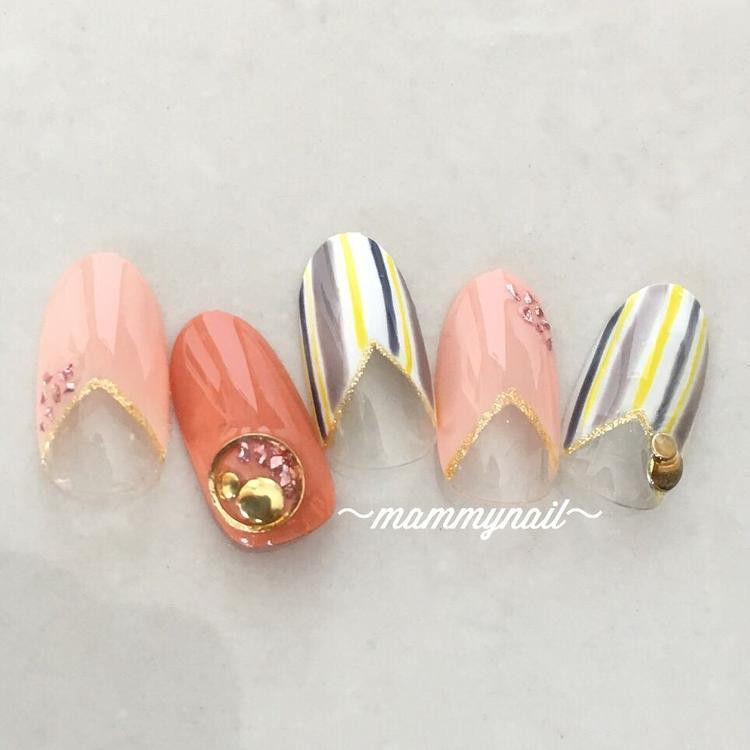 ストライプ柄が大人っぽい指先に おしゃ見えするネイルデザイン8選 ローリエプレス