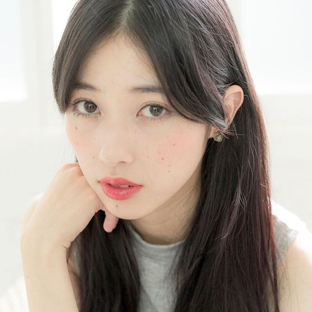 モテヘアの王道はやっぱりこれ 男性ウケ抜群の暗髪 ロングヘアカタログ8選 ローリエプレス