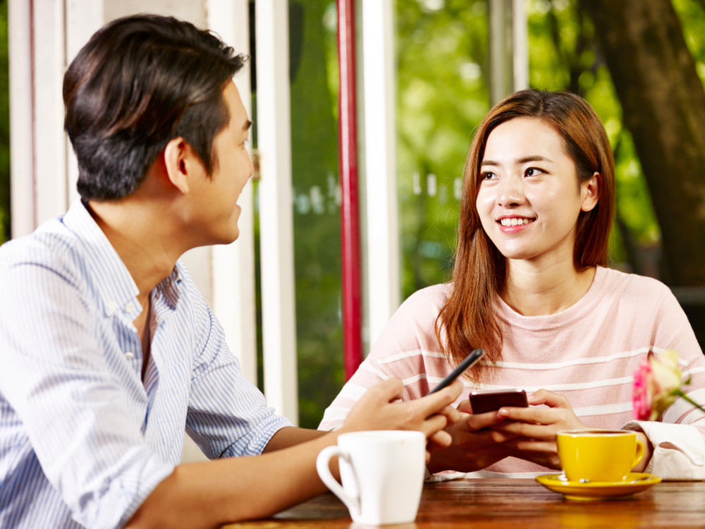 知らない間に思わせぶりな態度を取ってない 男友達が勘違いしちゃう女性の行動5つ ローリエプレス