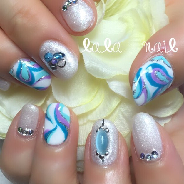 プッチ柄も涼やかカラーで 夏色ネイル8選 ローリエプレス