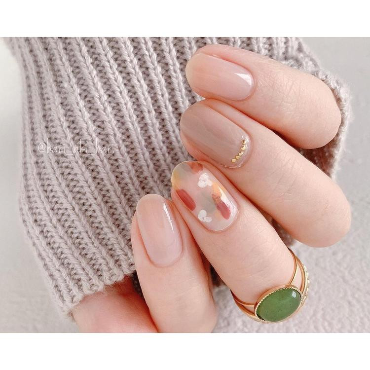 初めてのセルフネイルにぴったり 簡単で上品なセルフネイル特集 ローリエプレス 初めてのセルフネイルにぴったり 簡単で上品なセルフネイル特集 ローリエプレス