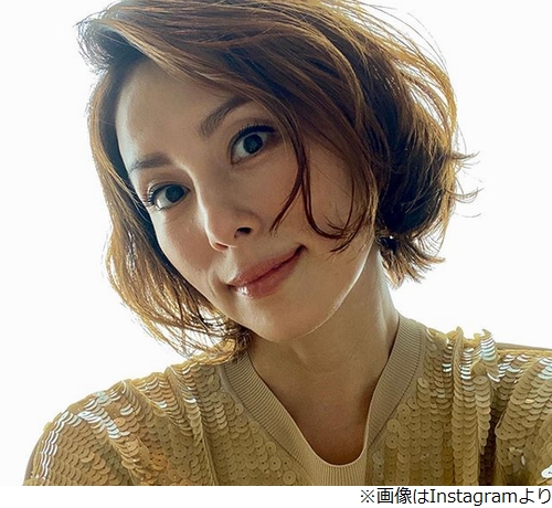 米倉涼子が 珍しい自撮り 披露 年7月30日 エキサイトニュース