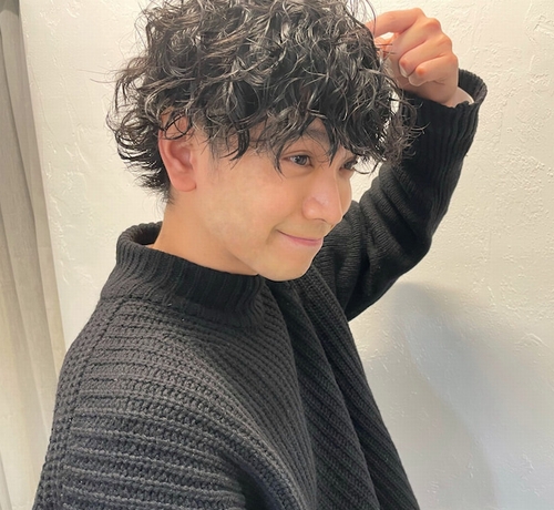 黒羽麻璃央が グリグリンパーマ ヘア披露 年12月15日 エキサイトニュース