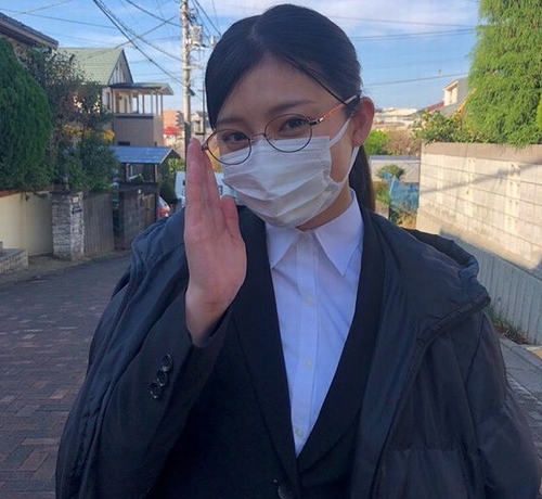 吉川愛 マスク 眼鏡姿の 就活生 ショットに反響 年12月22日 エキサイトニュース