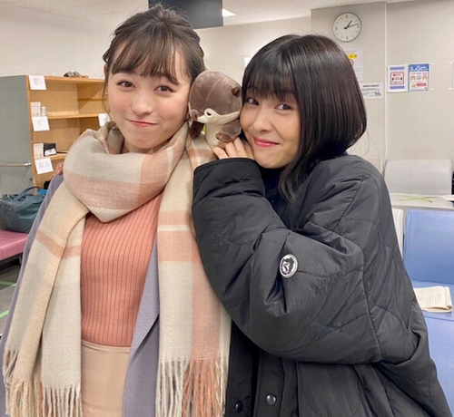 浜辺美波 カワウソ 福原遥 可愛い3ショット に反響 21年2月24日 エキサイトニュース 浜辺美波 カワウソ 福原遥 可愛い3ショット に反響 21年2月24日 エキサイトニュース