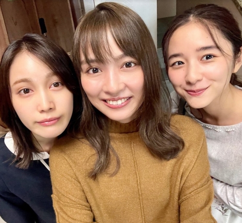 内田理央 堀田真由ら とびきりかわいい 自撮り披露 21年10月18日 エキサイトニュース