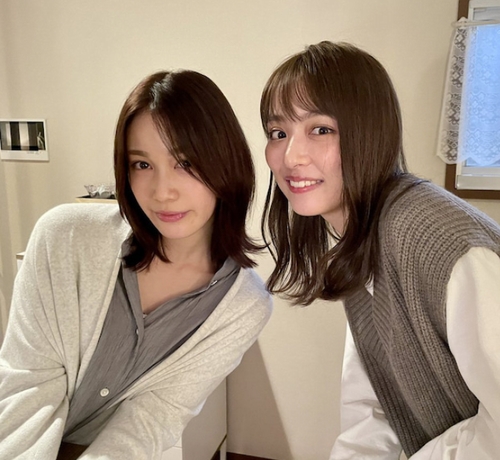 内田理央 中村ゆりか 寄り添う美女 2ショット 21年12月2日 エキサイトニュース