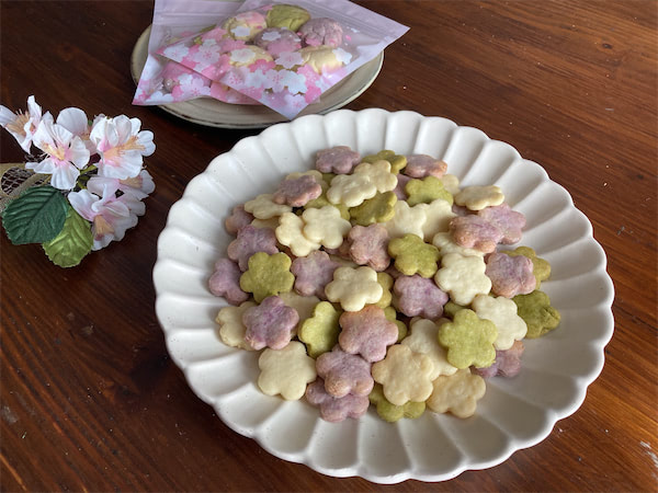 セリア製菓材料 100均パウダーで 3色クッキー バター不使用 ポリ袋で簡単 22年3月2日 エキサイトニュース