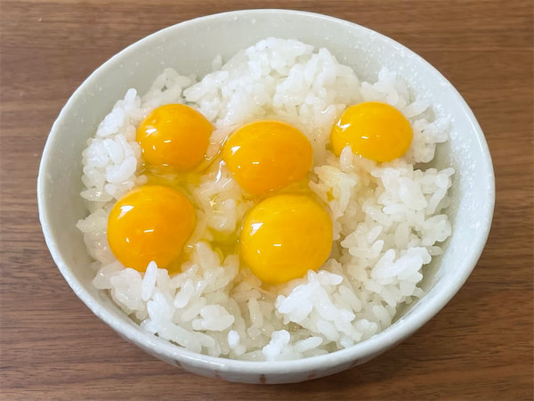 うずらの卵でTKGを試してみた！ふつうの卵より「濃厚な味わい