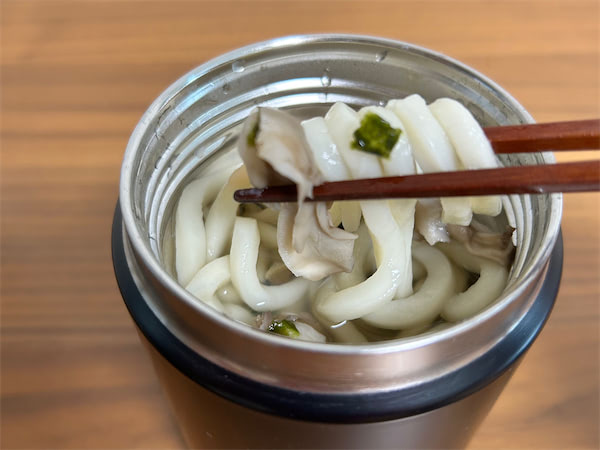 え、会社で食べられる“熱々うどん弁当”だと!?】麺が伸びない！これは 