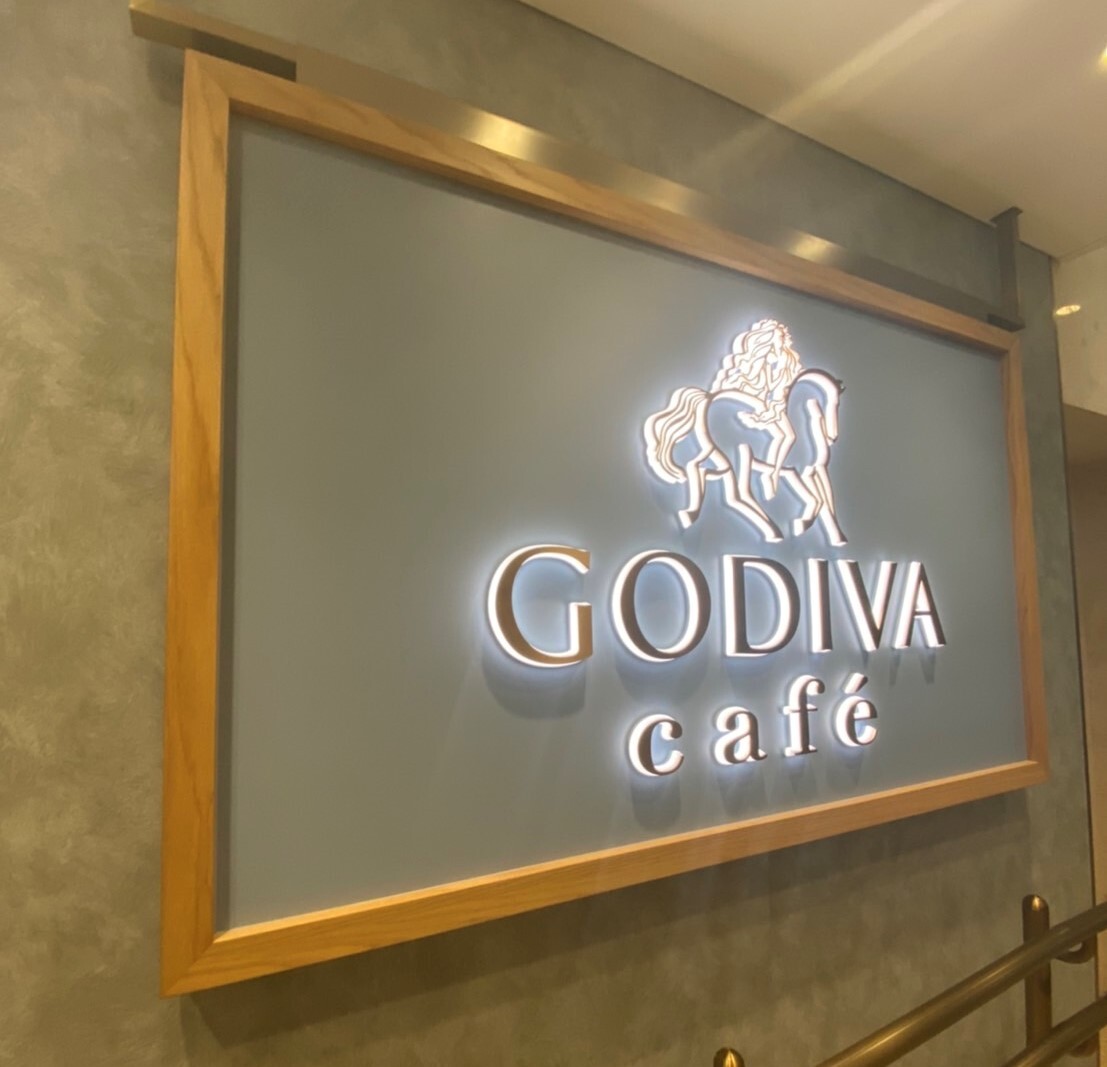 コンセント設備のおしゃれカフェ 東京駅編 ローリエプレス